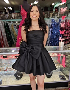 Chic Strapless Bow Black A-Line Homecoming Dress