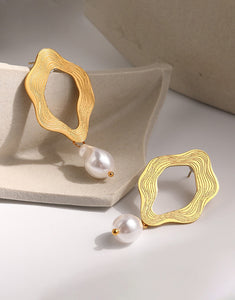 Hollow Shape Pearl Earrings