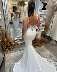 Mermaid V-Neck 3D Flower Lace Applique Wedding Dress