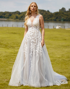 Romantic V-Neck Sleeveless Wedding Dress 2025 with Lace Applique